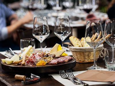 Degustazione SICILIA A TAVOLA E NEL BICCHIERE - Degustazione di vini con pranzo - Cantine Nicosia - Cantina Cantine Nicosia